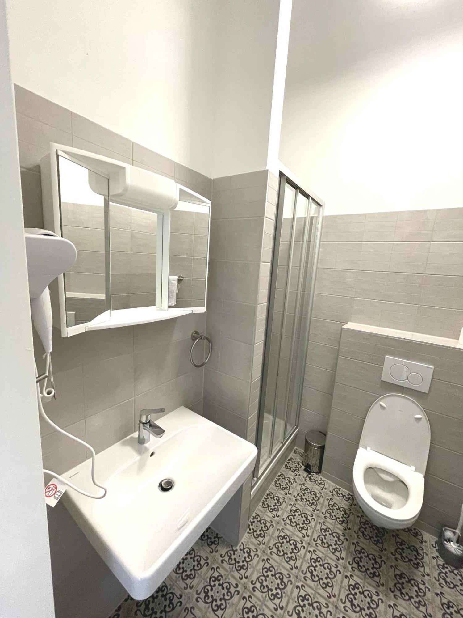 Hotel Viktoria Vienna Viena Quarto foto