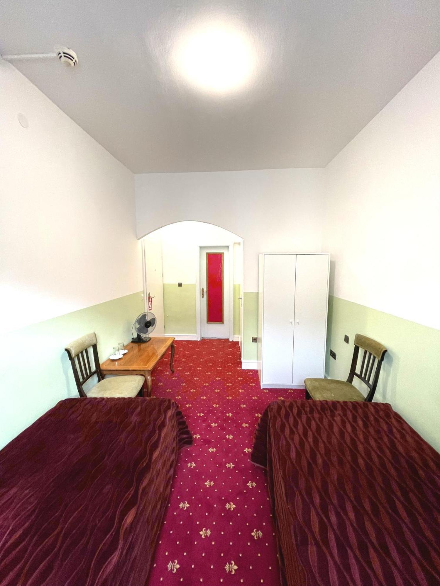 Hotel Viktoria Vienna Viena Quarto foto