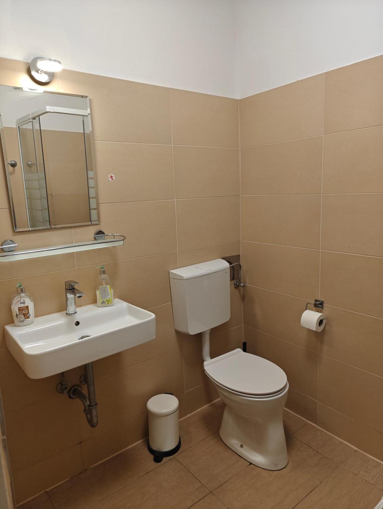 Hotel Viktoria Vienna Viena Quarto foto